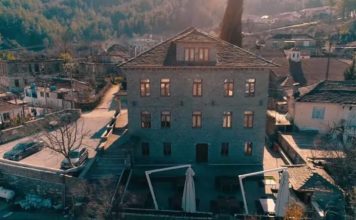 Historia e emigrantit të kthyer në Përmet, që shndërroi një nga godinat e vjetra në një pikë turistike