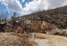 FOTOT/ Tepelenë, vijojnë punimet për rikonstruksionin e rrugës Salari-Nivicë