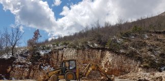 FOTOT/ Tepelenë, vijojnë punimet për rikonstruksionin e rrugës Salari-Nivicë