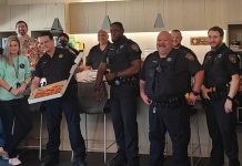 Shqiptari ‘pushton’ mediat në SHBA, u jep pica policëve amerikanë në Texas