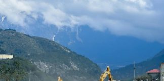 FOTOT/ Vijojnë punimet për ndërtimin e rrrugës Orikum – Dukat