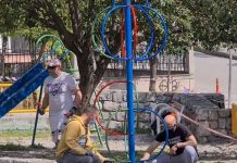 Shqiptarët restaurojnë vullnetarisht parkun e fëmijëve në Greqi, lajmi pushton mediat