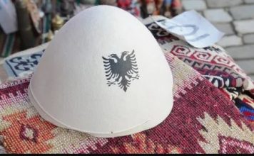 VIDEO/ A e dini si bëhet tradicionalisht një plis apo qeleshe?