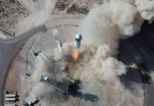 Jeff Bezos sfidon Elon Musk, cakton datën për fluturimin e parë në hapësirë