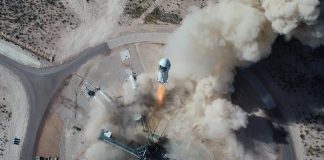 Jeff Bezos sfidon Elon Musk, cakton datën për fluturimin e parë në hapësirë