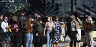 Vendimi/ Hiqen maskat në ambientet e jashtme, shtyhet ora policore