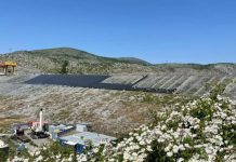 FOTO/ Instalohen rreth 2000 panele fotovoltaike mbi digën e Qyrsaqit pranë HEC-it të Vaut të Dejës