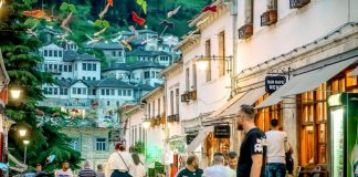 TURIZMI – Mbi 1.5 milionë shtetas të huaj hynë në Shqipëri gjatë gushtit