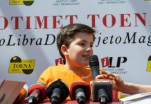 Historia e veçantë e Jamarbërit, 10-vjeçarit autik që sapo ka botuar një libër