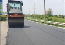 FOTO/ Rruga e Çermave në Lushnjë vazhdon të shtrohen me asfalt