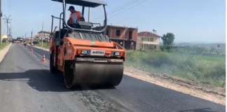 FOTOT/ Rikonstruktohet rruga Sukth-Maminas, lehtëson trafikun drejt Gjirit të Lalzit