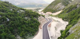FOTOT/ Pamje nga rruga e re Delvinë-Kardhiq, vijon puna në tunelin Skarficës