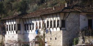 Çfarë duhet të dini për banesat karakteristike me çardak në Berat