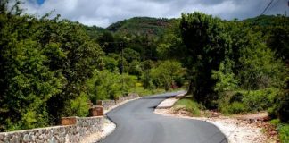 Asfaltohet rruga në Qukës Shkumbin, investimi përfshin edhe sistemimin e ujërave të bardha dhe ndriçimin led