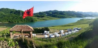 Vetëm pak km nga Tirana/ Liqeni i Kusit, një oaz relaksi dhe pastërtie (FOTOT)