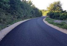 FOTOT/ Vijojnë punimet për asfaltimin e aksit Shkafanë-Lalëz-Ishëm