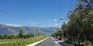 FOTOT/ Ndërhyrje në rrugën nacionale Vlorë-Orikum