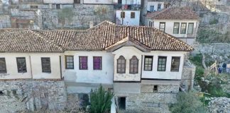 FOTOT/ Nis restaurimi i banesave “monument kulture” Nova dhe Bilali në Berat