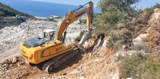 FOTOT/ Aksesi në zonat turistike, vijojnë punimet për ndërtimin e rrugës Palasë – Dhërmi