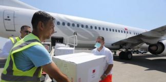 Mbërrijnë edhe 50 000 vaksina të tjera Coronavac në Shqipëri