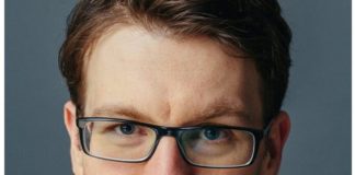 Shqiptari Andi Hoxhaj, nderohet me çmimin “Pedagogu Ekselent i vitit” në Britani