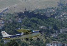 FOTOT/ Rikthimi në funksion i aeroportit mbi 80-vjeçar të Gjirokastrës