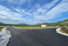 FOTOT/ Malësi e Madhe, asfaltohet plotësisht rruga e lagjes Deçkaj