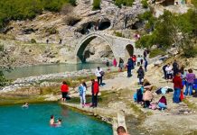 FOTOT/ Ujërat termale të Bënjës në Përmet, atraksioni i fundjavës