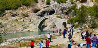 FOTOT/ Ujërat termale të Bënjës në Përmet, atraksioni i fundjavës