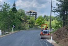 FOTOT/ Nis shtrimi me asfalt i rrugës Mjedë-Pukë-Fushë Arrëz-Fushë Dukagjin