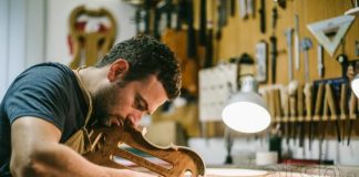 PROFIL/ Erli Gurra, mjeshtri që bën drurin të nxjerrë tinguj