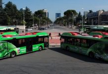 FOTOT/ Vjen flota e parë e autobusëve “Go Green” në Tiranë