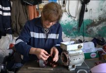 Frymëzim/ Njihuni me Mite Çakallin, gruaja nga Bulqiza që punon mekanike prej gjysmë shekulli