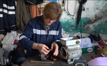 Frymëzim/ Njihuni me Mite Çakallin, gruaja nga Bulqiza që punon mekanike prej gjysmë shekulli