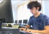 Eric Pengili, 17-vjeçari mjeshtër i shkencave kompjuterike që u mëson shqiptarëve kodimin