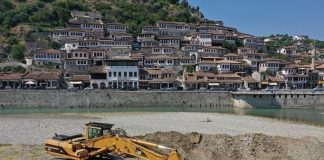 FOTOT/ Nis rehabilitimi i lagjes muzeale “Goricë” në Berat