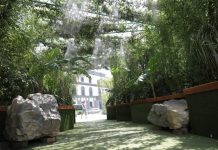 FOTOT/ Nëse kaloni në qendër dhe keni vapë, futuni dhe feskohuni tek kabina tropikale në sheshin “Skënderbej”