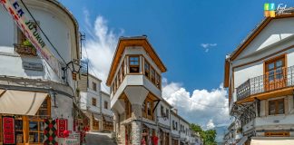 FOTOT/ Rrugët e zonës muzeale në Gjirokastër me ndriçim LED