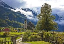 FOTO/ Mijëra vizitorë, Thethi i preferuari i turistëve