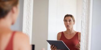 Mund të të ketë ndodhur edhe ty, të flasësh me veten është shenjë inteligjence