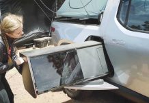 ‘Të bësh pilaf ku të teket’/ Zgjidhja? Kjo makinë me kuzhinë me vete (FOTOT)