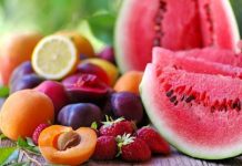 Cilat janë ushqimet më të shëndetshme që duhet të konsumoni në plazh?