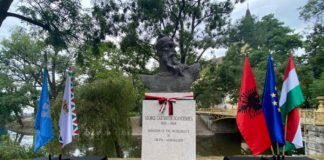 FOTOT/ Busti i Gjergj Kastriotit – Skënderbeut, vendoset në zemër të Budapestit