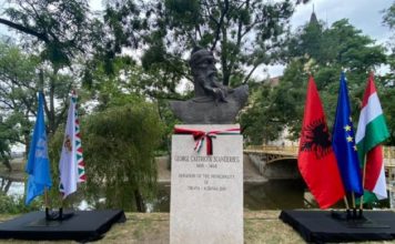 FOTOT/ Busti i Gjergj Kastriotit – Skënderbeut, vendoset në zemër të Budapestit