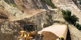 FOTOT/ Punimet në rrugën e lumit të Vlorës dhe fshatit Kuç, projektet drejt fundit