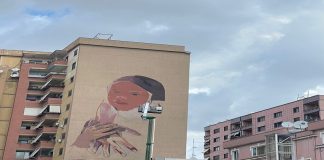 “Kujdesi i nënës”, kuratori Helidon Haliti zbulon muralen e tretë që po realizohet në Tiranë (FOTO)