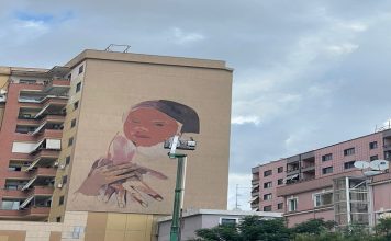 “Kujdesi i nënës”, kuratori Helidon Haliti zbulon muralen e tretë që po realizohet në Tiranë (FOTO)