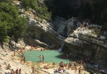 FOTOT/ “Syri i Ciklopit”, perla e natyrës vetëm pak kilometra larg Tiranës