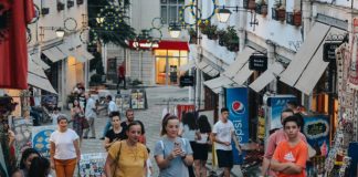 FOTOT/ Gjirokastra, e preferuar nga turistët edhe në verë