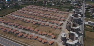 FOTOT/ Lagjja ‘Rilindja’ në Fushë-Krujë, ku do të hyjnë në shtëpitë e reja 1200 banorë